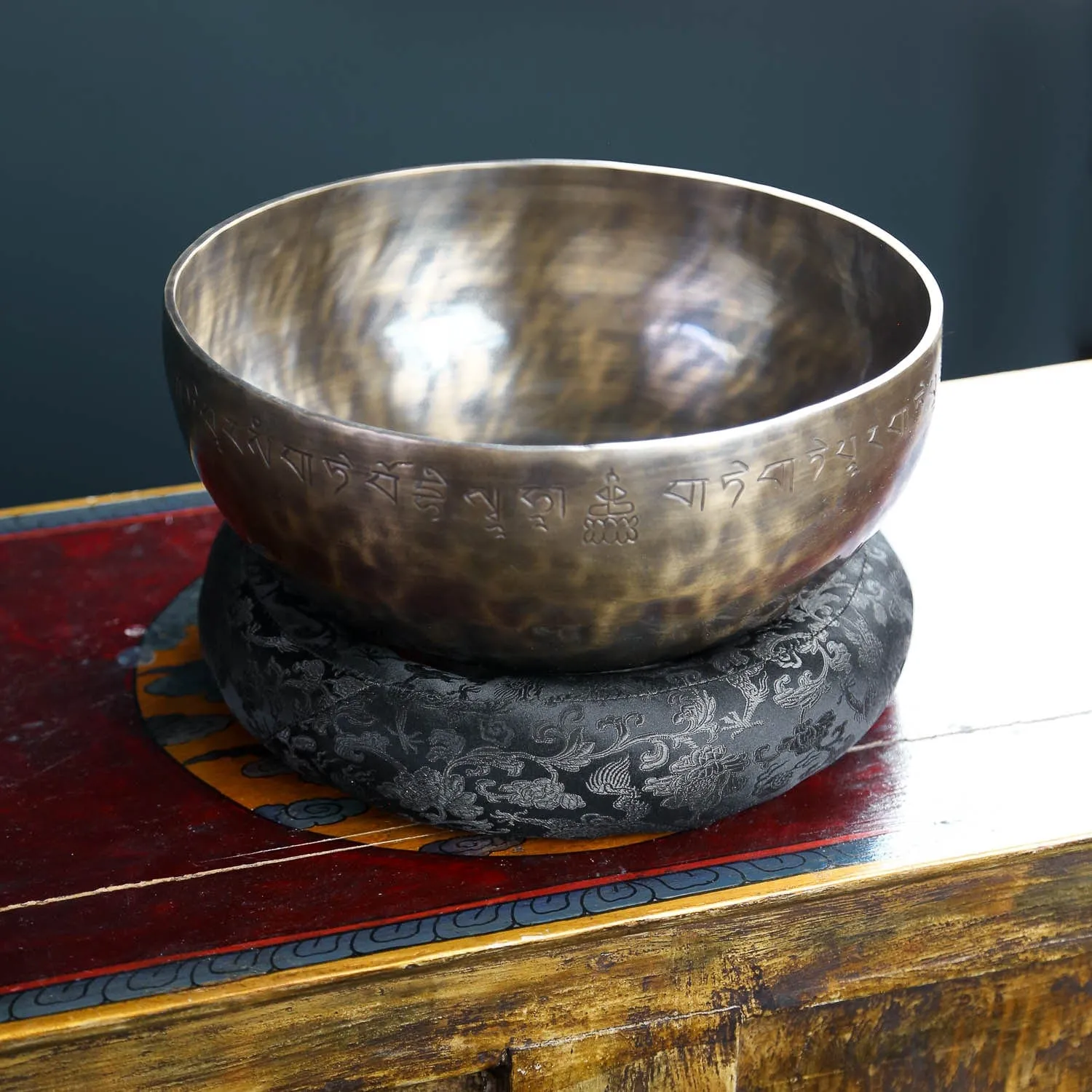 Black Large Singing Bowl Ring Cushion