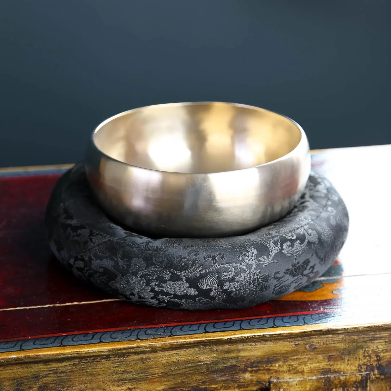 Black Large Singing Bowl Ring Cushion