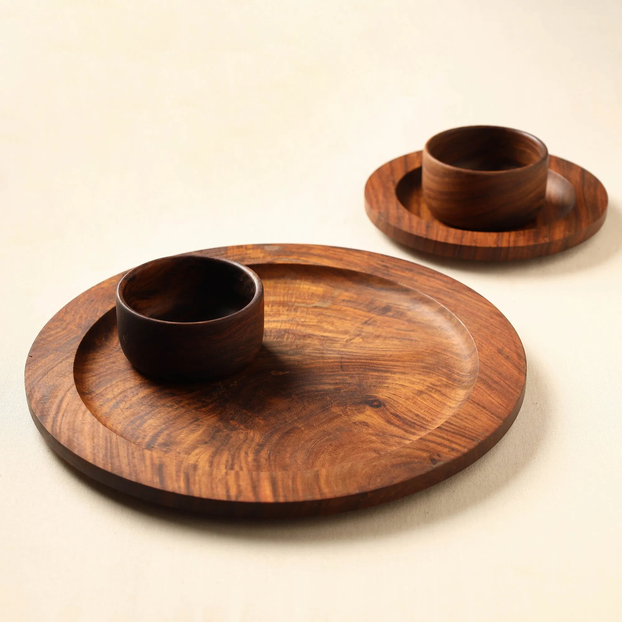 Handcrafted Sheesham Wooden Dinner Set (2 Plates & 2 Bowls)