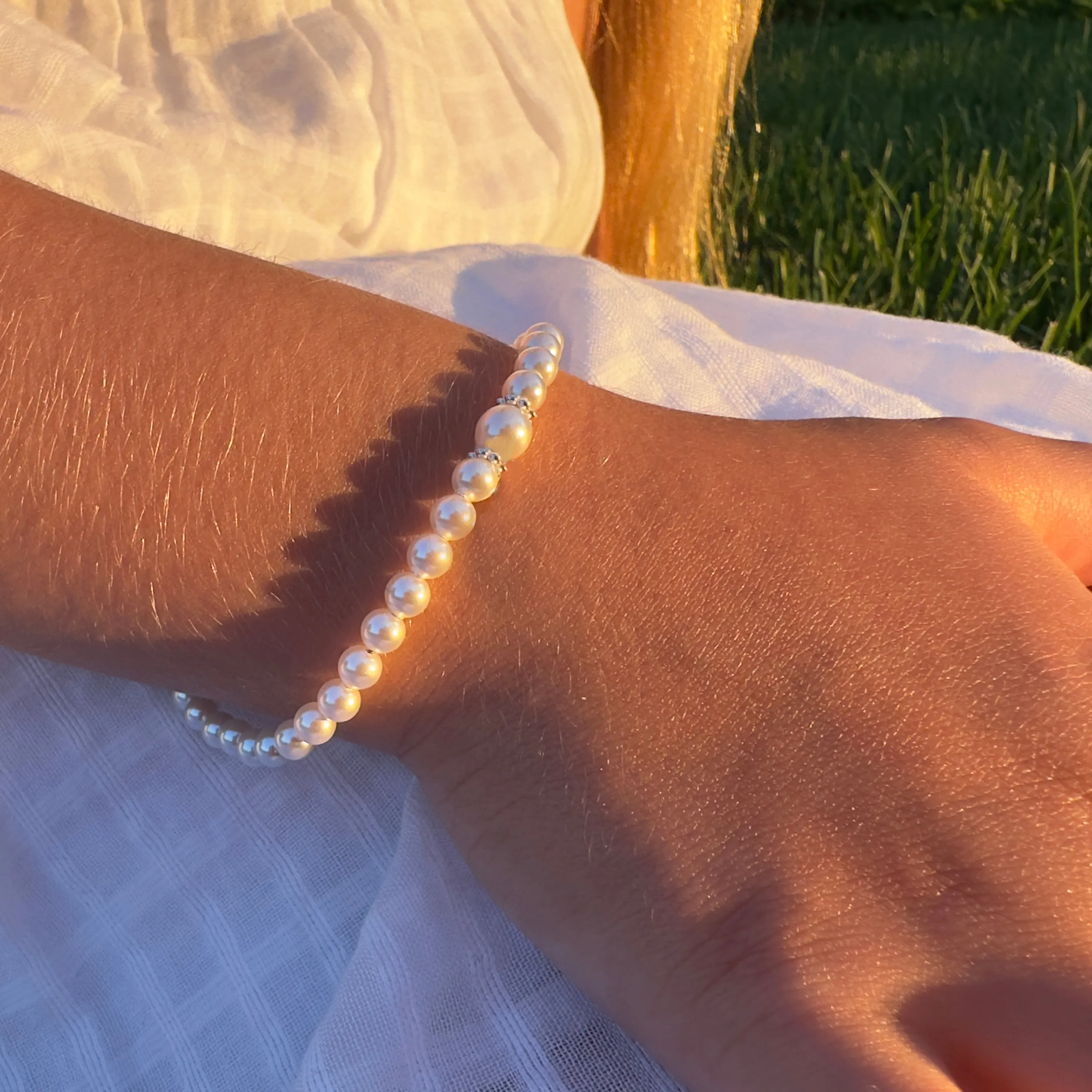 Little Girl Toddler Bracelet with White Pearl & Silver Daises