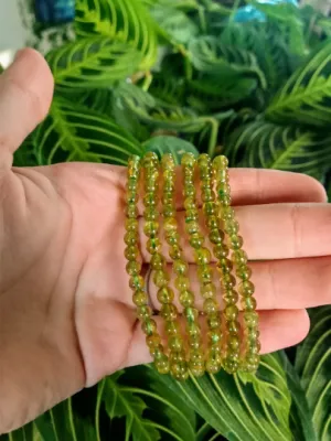 Peridot bracelet- Peridot- Crystal bracelets- Bracelets- Hippie bracelets- Witchy bracelets- Gifts- Birthday gifts- Jewelry- Crystals